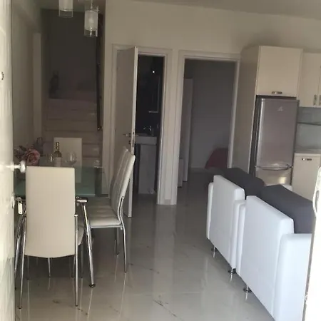 Estia House M Case de vacanță *
