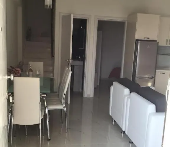 Estia House M 度假居 *