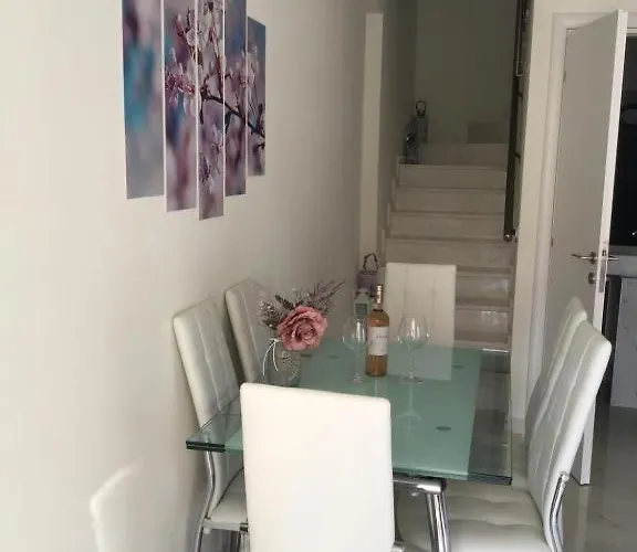 Estia House M 度假居 *